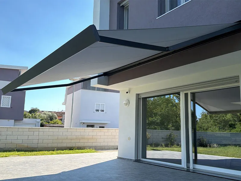 Tappezzeria Orsilli tenda da sole motorizzata a Pisa